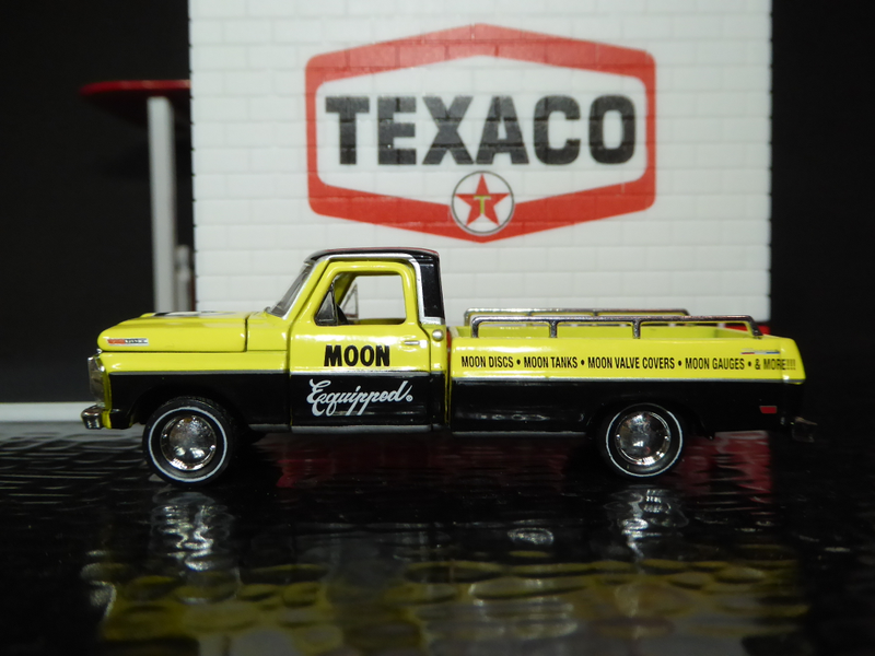 Illustration for article titled Hot Sixty 4th: Mooneyes Ford Friday